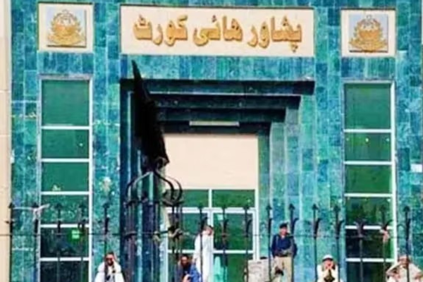 د پېښور محکمې هغه افغان ته د اوسېدو ۶میاشتې وخت ورکړ چې له پاکستانۍ مېرمنې سره یې واده کړی