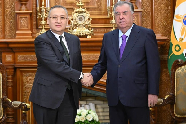 د تاجکستان ولسمشر او د ډلهییز امنیت تړون سرمنشي د افغانستان پر وضعیت خبرې کړې