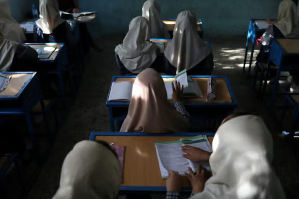 قيود طالبان تسبب أزمة خطيرة لنظام التعليم في أفغانستان