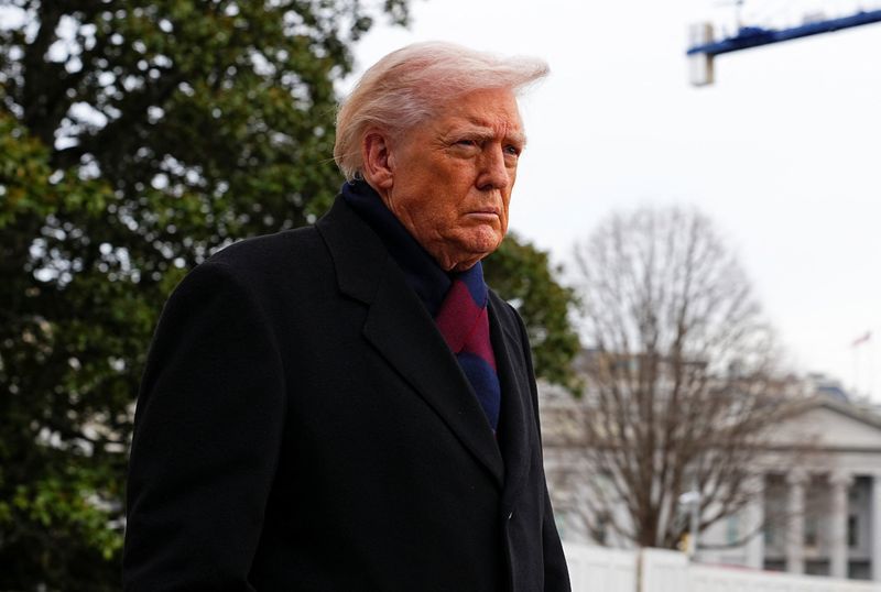 ټرمپ: امریکا د وېنزویلا په یوه بندر برید کړی