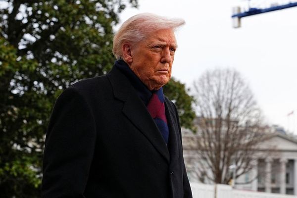 ټرمپ: امریکا د وېنزویلا په یوه بندر برید کړی