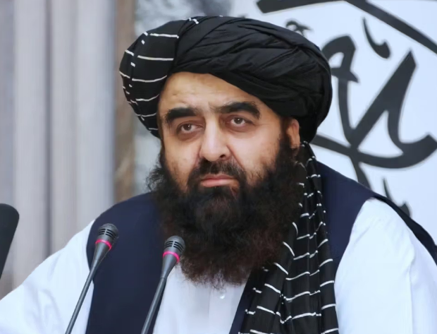 وزير خارجية طالبان ينفي استبعاد الموظفين المتخصصين من الوظائف الحكومية