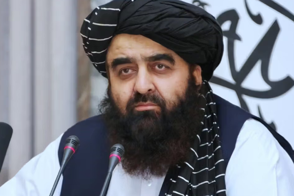 وزير خارجية طالبان ينفي استبعاد الموظفين المتخصصين من الوظائف الحكومية