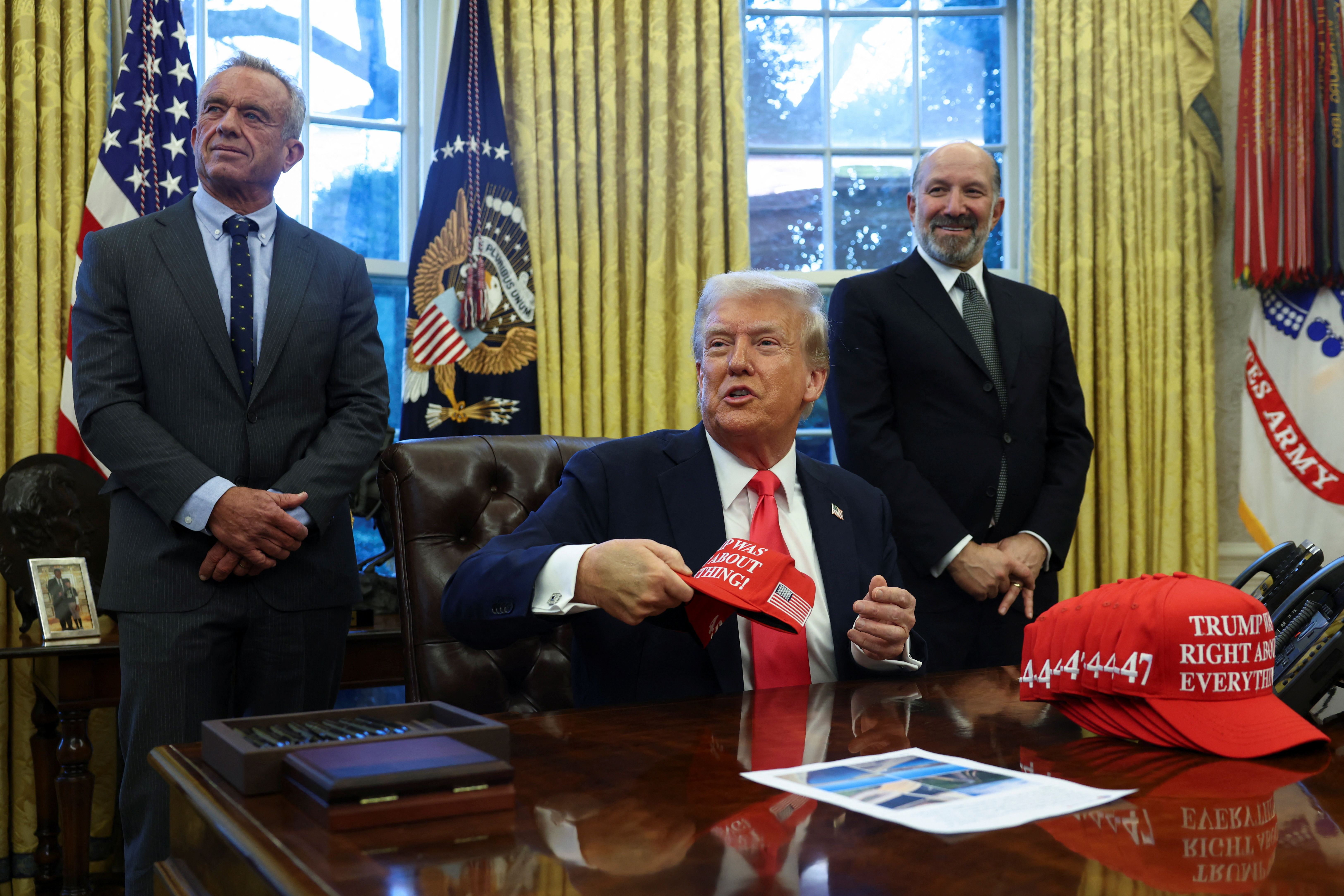 ترامپ برای جلب سرمایه‌گذاری، کارت طلایی اقامت را برای ثروتمندان خارجی می‌فروشد