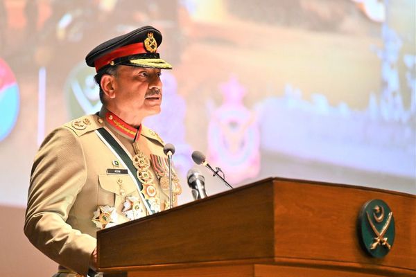 عاصم منیر: افغان طالبان باید د پاکستان او پاکستاني طالبانو له منځه یو غوره کړي