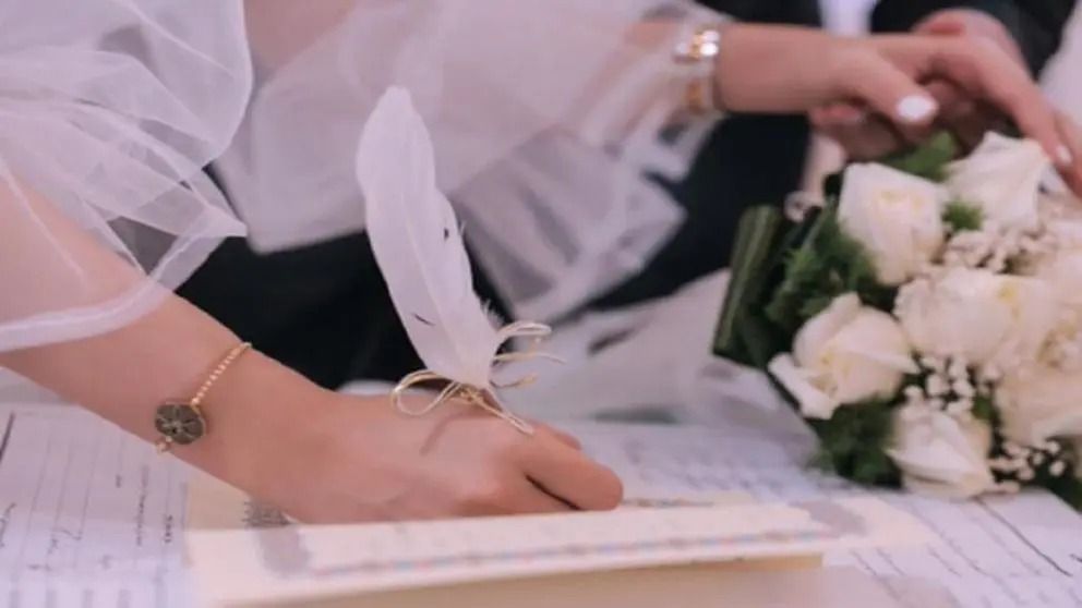 روزنامه ایرانی: برخی از مردان برای ازدواج مجدد پنهانی، خانواده اجاره می‌کنند