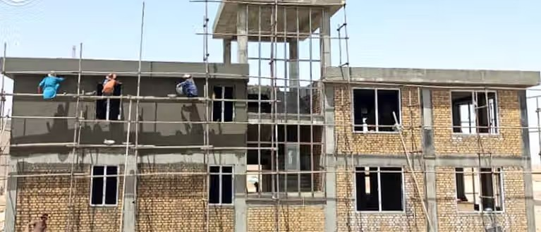 سكان محليون: إجراءات بناء المنازل في قندهار تعاني التأخير والتعسف والرشوة