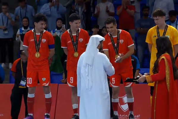 استقبال چهرههای سیاسی از قهرمانی تیم فوتسال افغانستان در آسیا