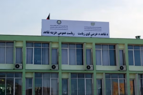 طالبان: د متقاعدینو په نهم مهالوېش کې د عامې روغتیا وزارت او د دفاع وزارت ډګرمنان شامل دي