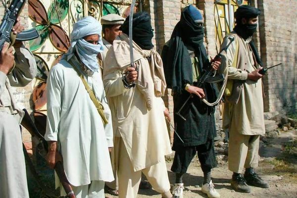 درگیری میان تحریک طالبان پاکستان و شاخه منشعب آن «۲۲ کشته» بر جای گذاشت
