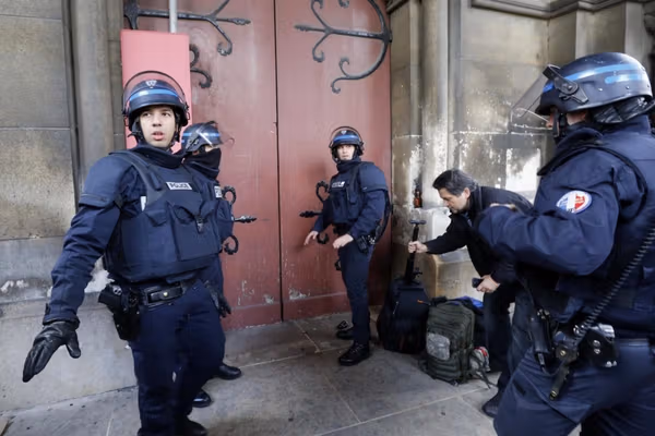 دو نوجوان به ظن حملات تروریستی در فرانسه بازداشت شدند