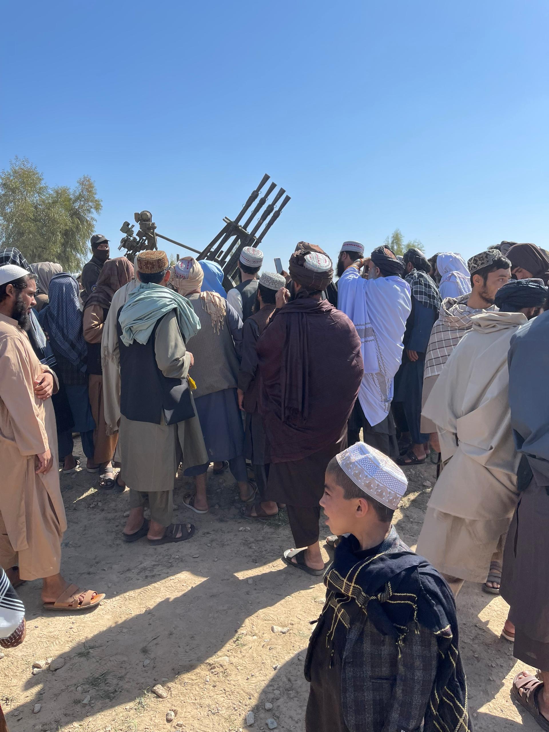 طالبانو د ملاهبت الله د امنیت لپاره په عیدګاه جومات کې درنې وسلې ځای پرځای کړې وې