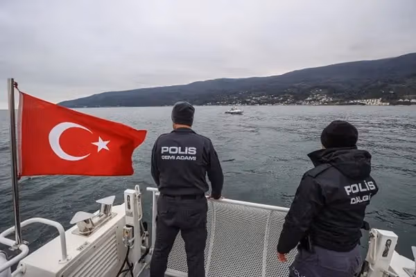 د ترکیې سمندري ځواکونو په چاناک کلا سیمه کې ۲۴ افغان کډوال نیولي دي