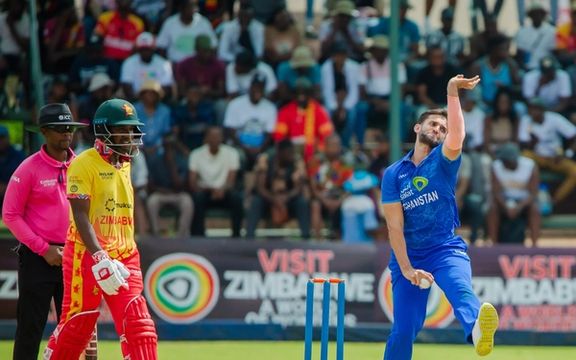 تیم ملی کریکت افغانستان پس از پیروزی مقابل زیمباوه، قهرمان مسابقات ٢٠ آوره بینالمللی شد