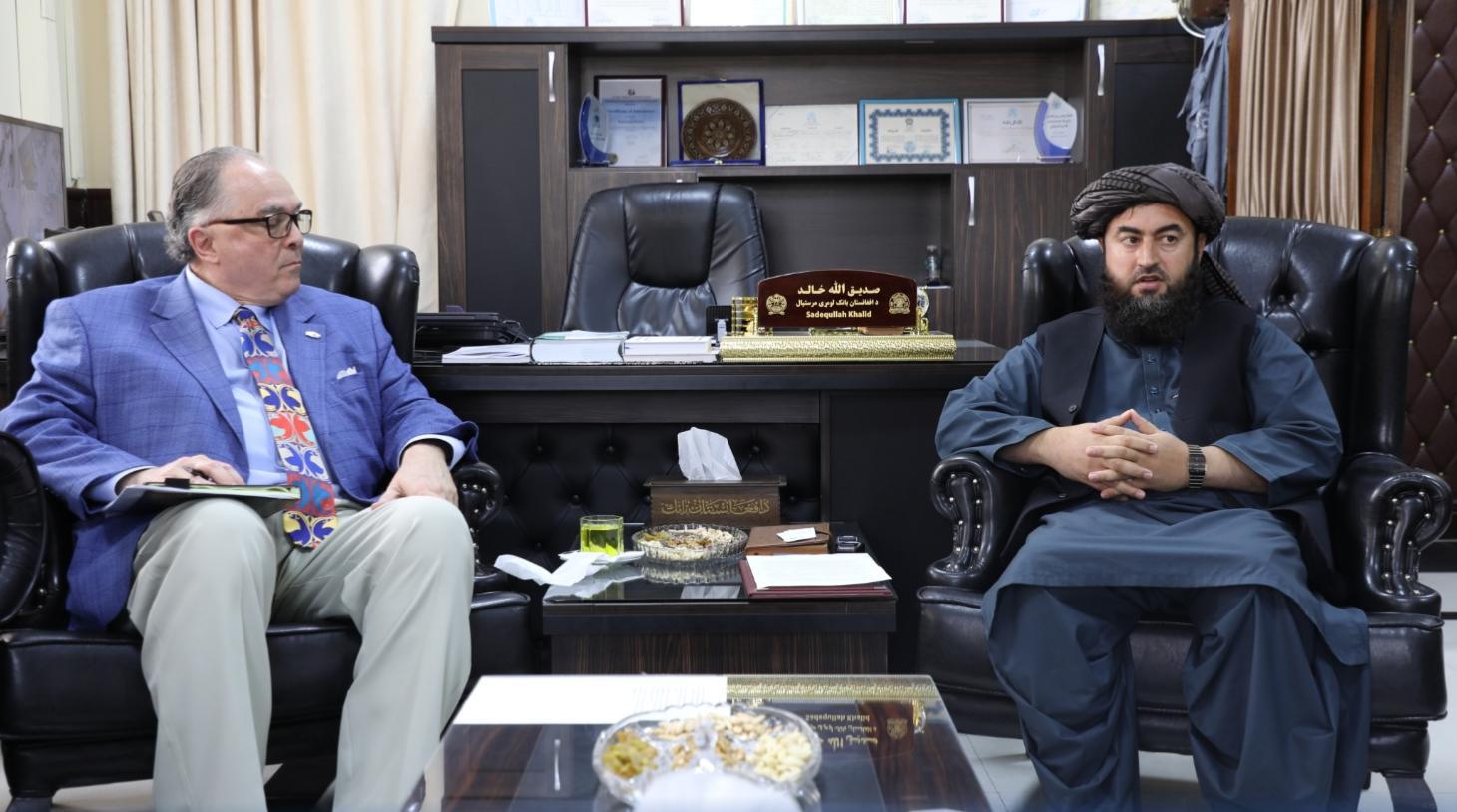 د افغانستان بانک او افغانستان ـ امریکا سوداګرۍ خونې مسوولان د بانکي ودې پر پراختیا غږېدلي