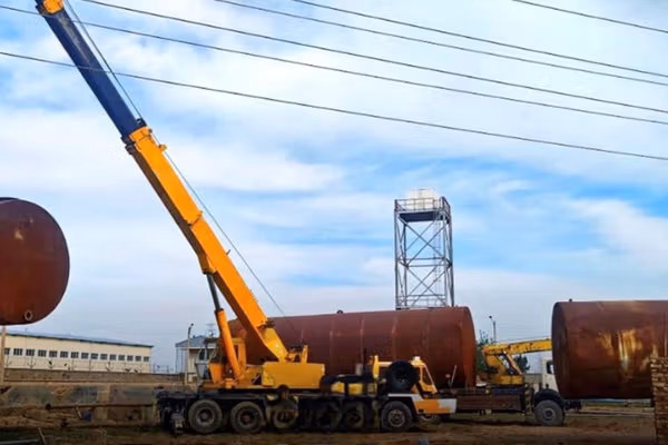 طالبان وایي د هرات په روزنک بندر کې یې د نفتو د زېرمه کولو نوي ټانکرونه نصب کړي دي
