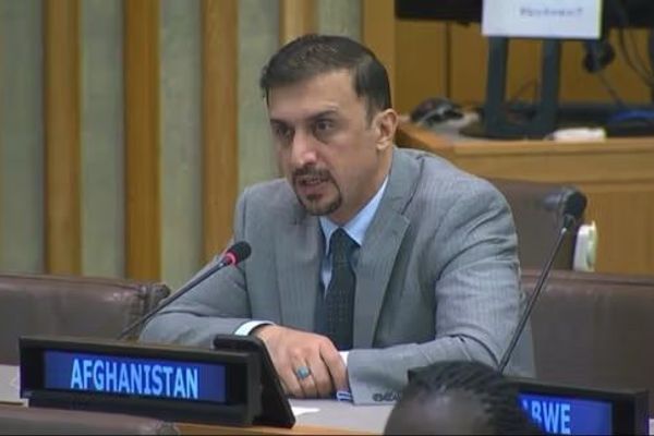 فایق یو ځل بیا له پاکستان څخه غوښتي چې د افغان کډوالو د اېستلو پرېکړه دې له سره وارزوي