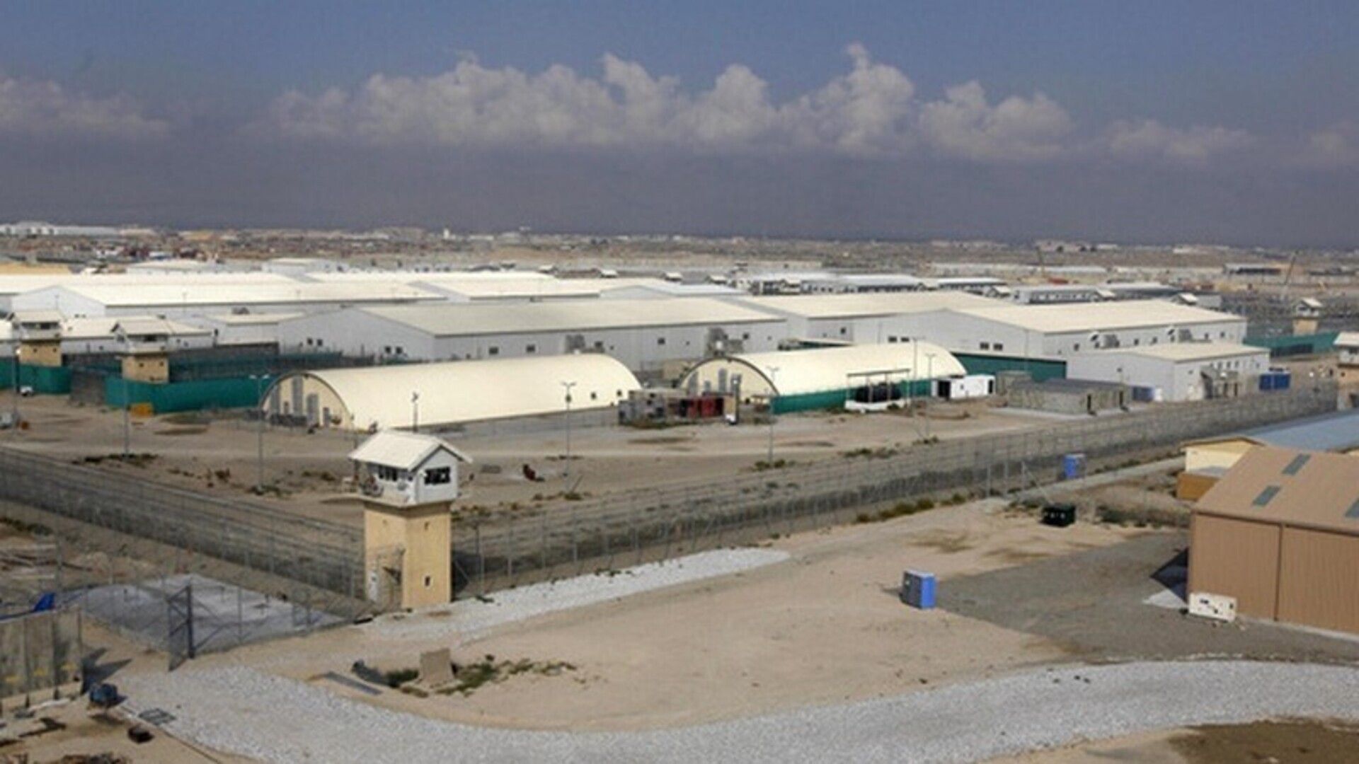 جبهه آزادی از 'کشته شدن طالبان در مقابل درب میدان هوایی بگرام' خبر داد