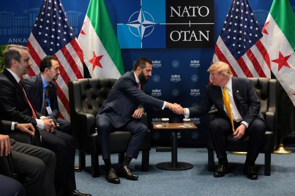 ترامپ با تمجید از شرع: سوریه را از فهرست کشورهای تروریستی خارج میکنم