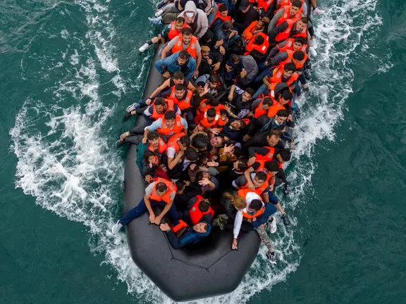 په برېتانیا کې دوه افغانان د ۷۰ کډوالو د قاچاق په تور محاکمه شول