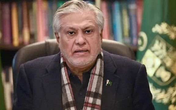 محمد اسحاق ډار: د امنیتي ګواښونو د مخنیوي لپاره مو د افغانستان دننه عملیات کړي و