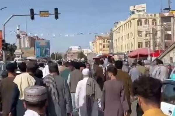 د طالبانو استخباراتو په مزارشریف ښار کې څو اعتراض کوونکي نیولي دي