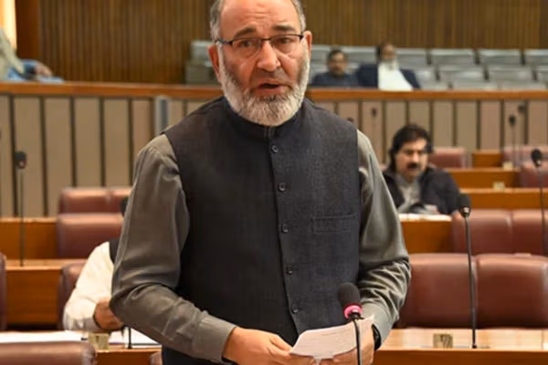 یوه پاکستاني سیاستوال د اسلاماباد او طالبانو ترمنځ د اوربند د غځولو غوښتنه وکړه