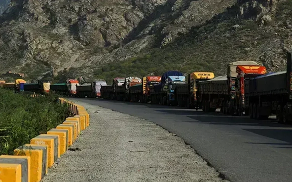 په تورخم کې د خوړو نړۍوال پروګرام د بشري مرستو موټریز کاروان ته اجازه نهده ورکړل شوې