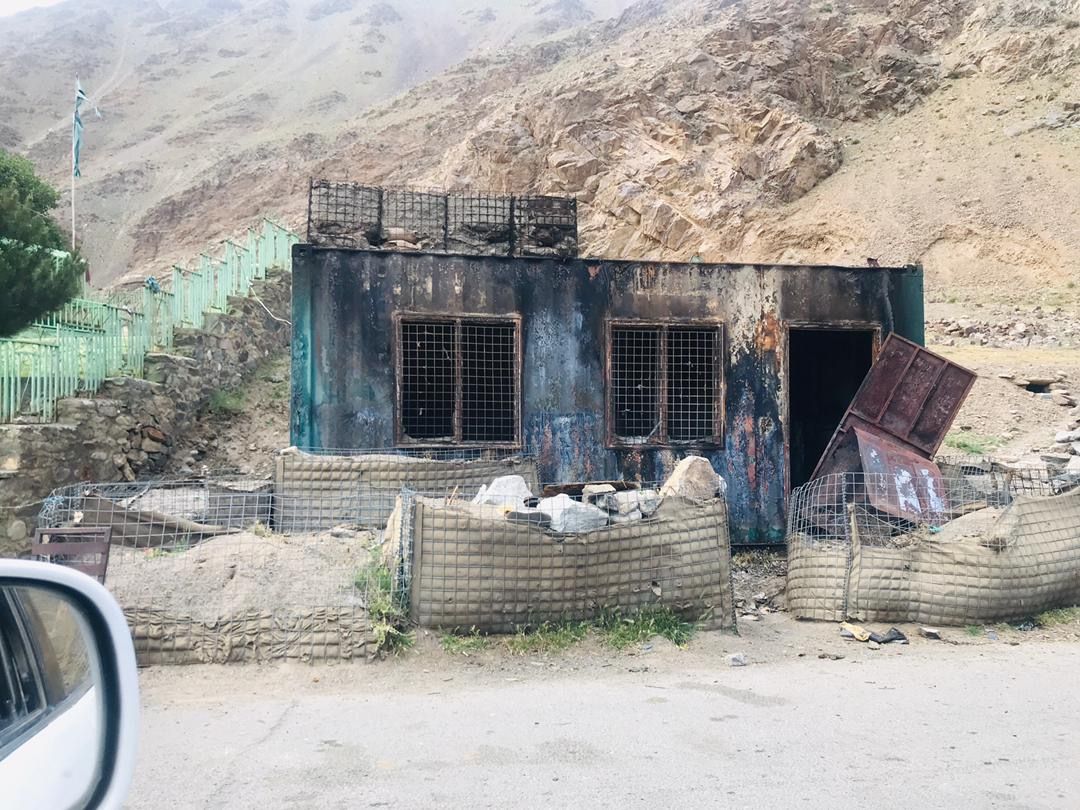 منابع در پنجشیر: نیروهای مقاومت پوسته طالبان را آتش زدند و سلاح و مهمات آن را با خود بردند