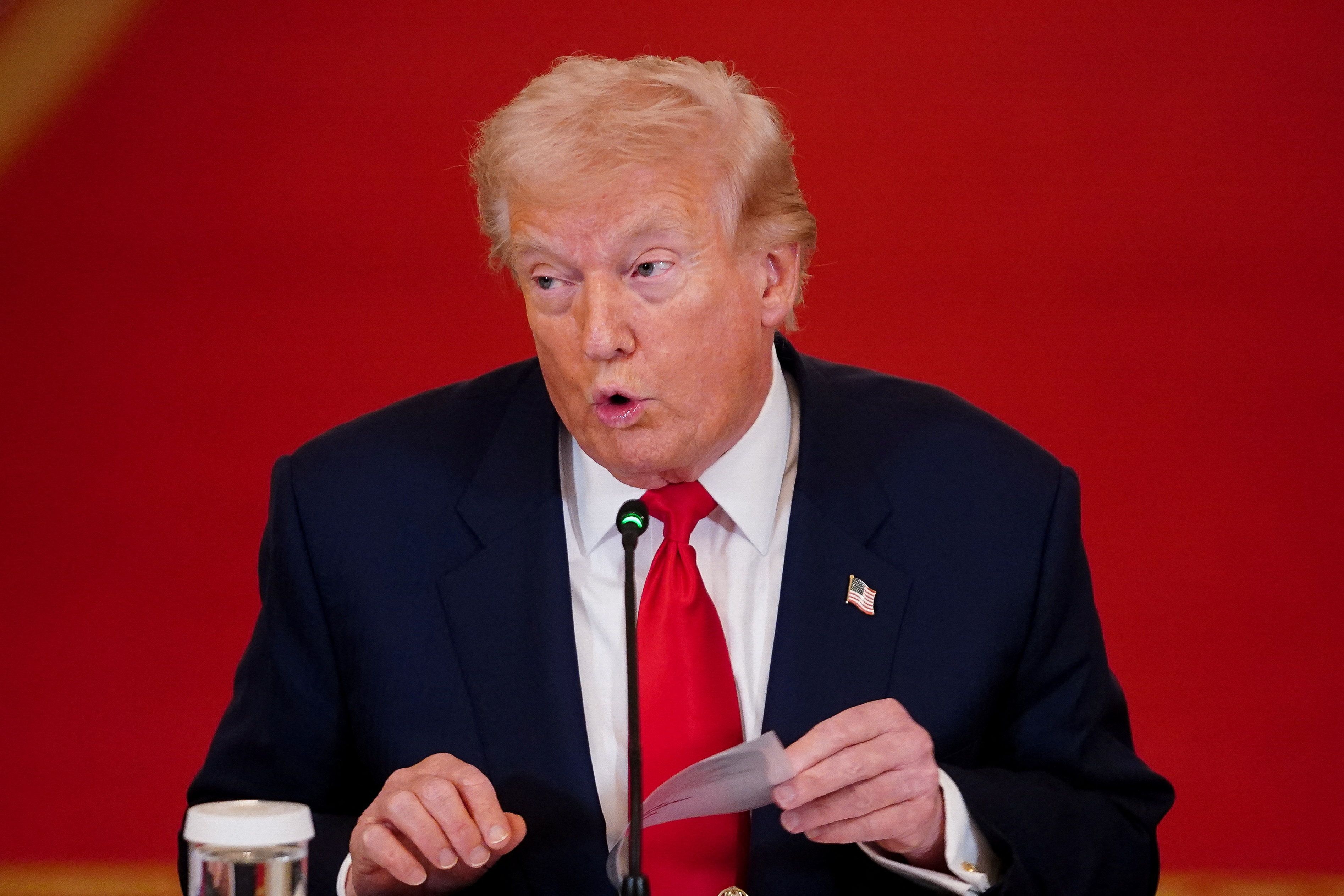 دونالد ترامپ از استرالیا خواست به بازیکنان تیم فوتبال زنان ایران پناهندگی بدهد