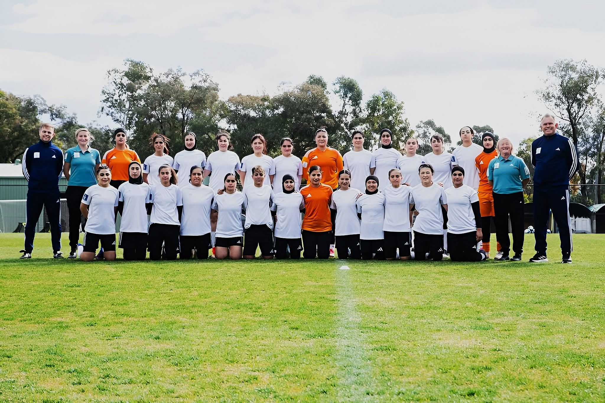 رقابت‌های چهارجانبه امارات با حضور تیم فوتبال پناهندگان زنان افغانستان آغاز می‌شود