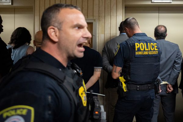 اعتقال مسؤولين محليين وولايتيين في نيويورك خلال احتجاجات ضد سياسات الهجرة