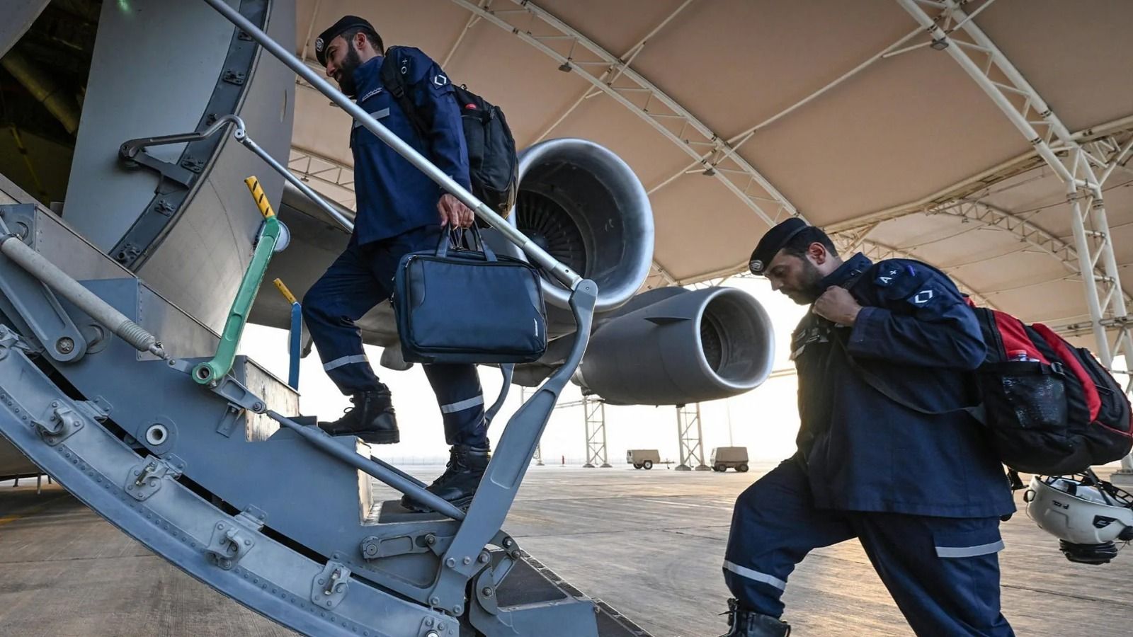 متحده عربي امارات له زلزله ځپلو سره د مرستې لپاره خپل ټیم افغانستان ته ولېږه