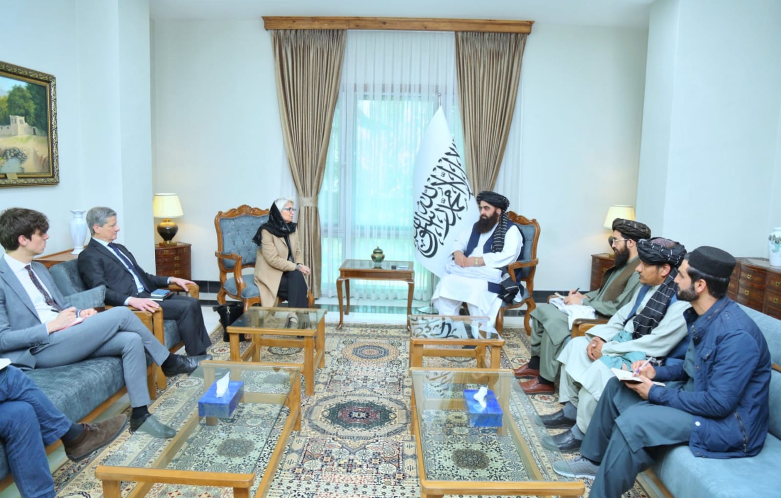 کاردار ایتالیا در دیدار با متقی: در بخش اقتصادی به افغانستان کمک می‌کنیم