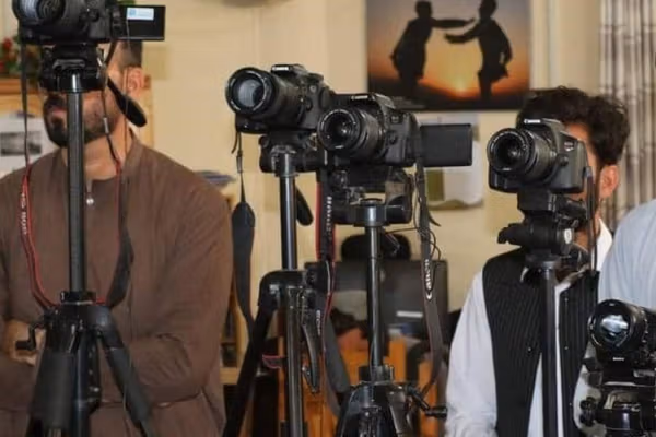 مرکز خبرنگاران از ثبت ۲۰۷ مورد نقض آزادی رسانهها و خبرنگاران در یک سال گذشته خبر داد