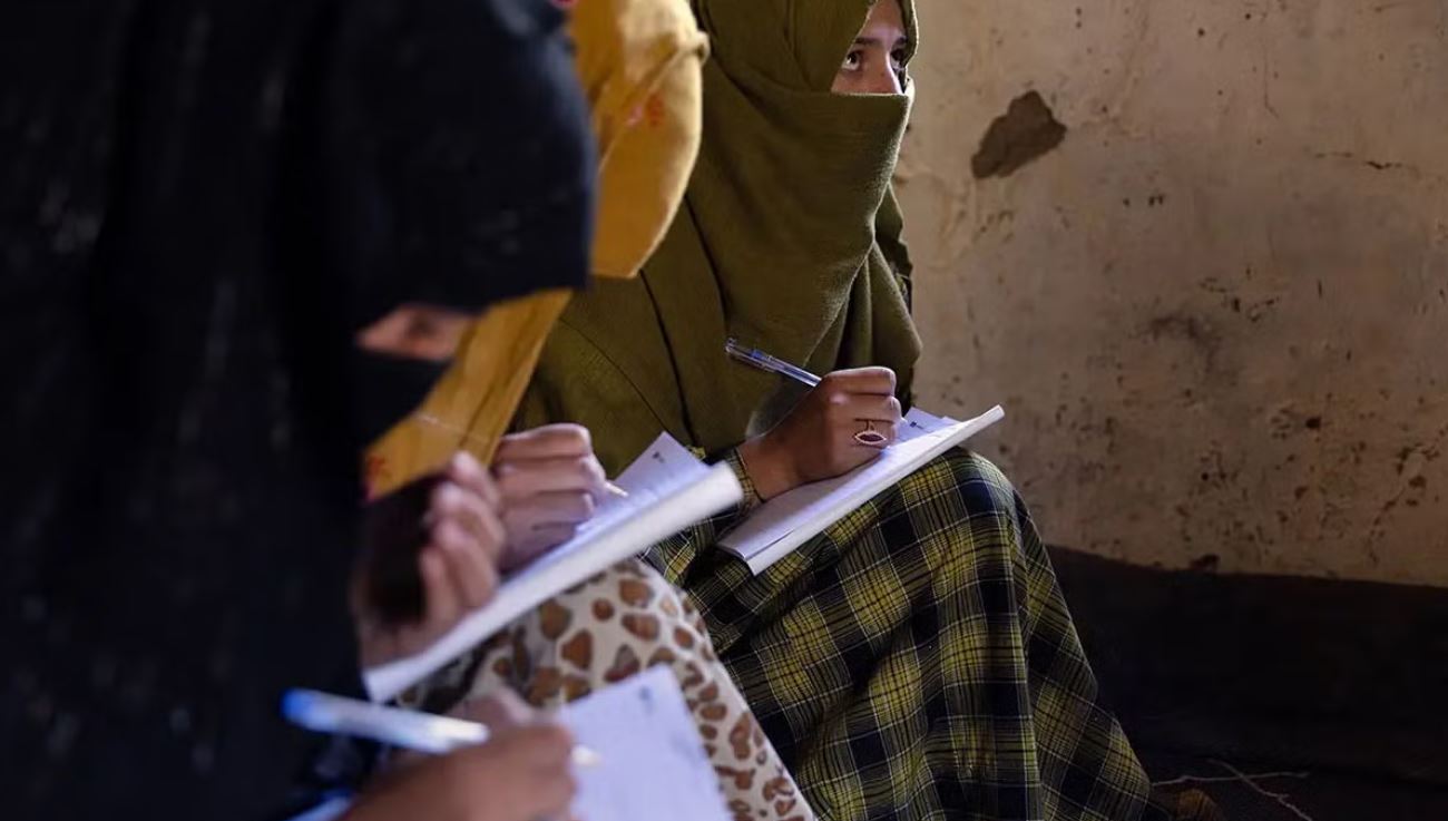 د روسیې رسمیت پېژندنې د ښځو لپاره د طالبانو «ځپونکي» سیاستونه نور هم پیاوړي کړل