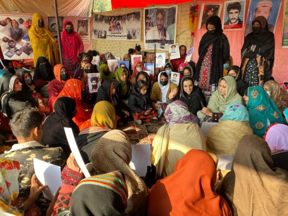 د ماه رنګ بلوڅ په مشرۍ په اسلام اباد کې د بلوڅو مېرمنو د پرلت انځور