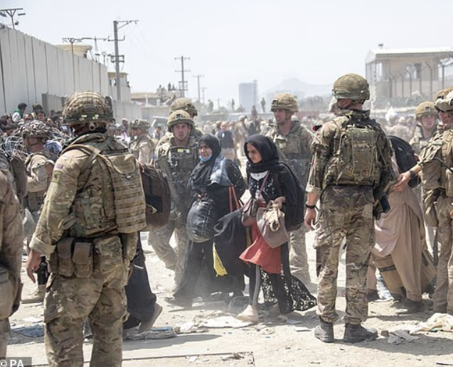 د بریتانیا ددفاع پخوانی وزیر: ښایي د تخلیې پر مهال ځینې طالبان بریتانیا ته داخل شوي وي