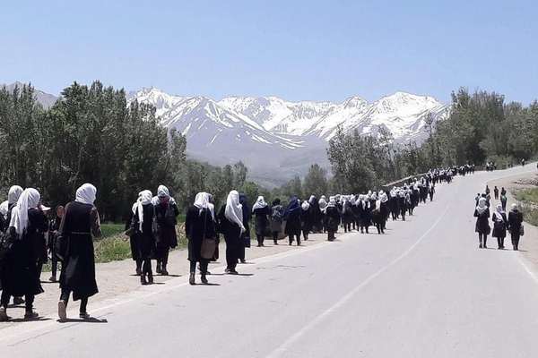 یک مقام پیشین: ممنوعیت آموزش دختران انگیزه ادامه تحصیل جوانان را از بین برده است