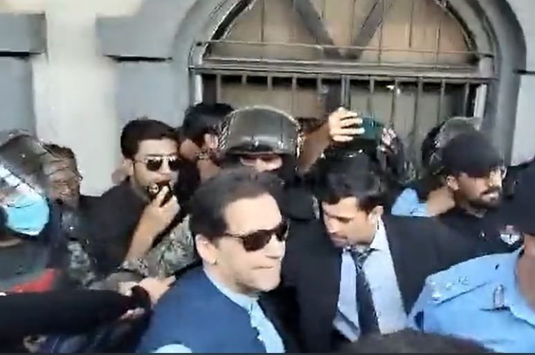 عمران خان تحت تدابیر شدید امنیتی در دادگاه عالی اسلام‌آباد حاضر شد