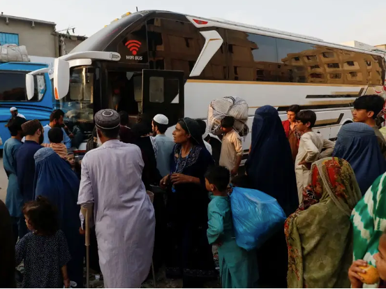 Expulsion of Afghan Refugees From Pakistan Affects Future of Children, Says IOM