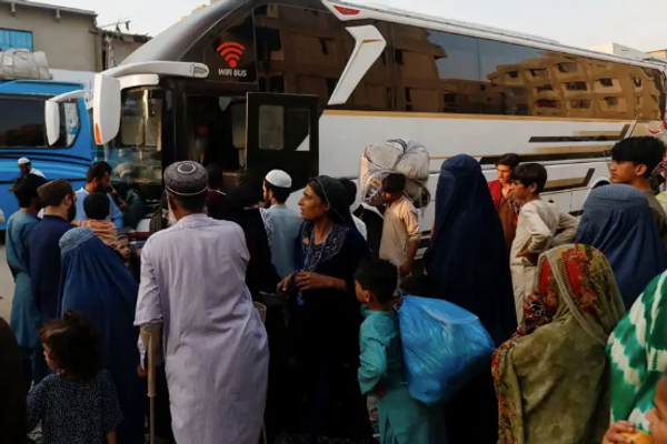 Expulsion of Afghan Refugees From Pakistan Affects Future of Children, Says IOM