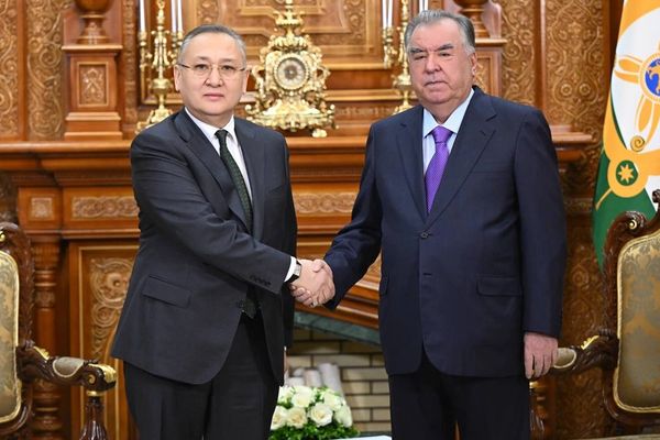 رئیسجمهور تاجیکستان و دبیرکل پیمان امنیت جمعی درباره وضعیت افغانستان گفتوگو کردند