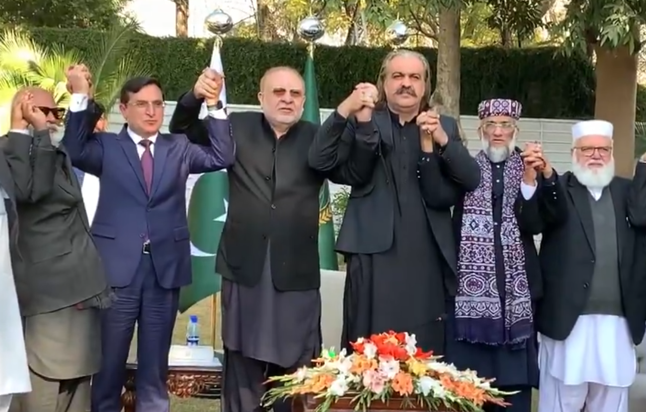 د خیبر پښتونخوا حکومتي پلاوی کابل ته د تګ لپاره د اسلام اباد د اجازې په تمه دی