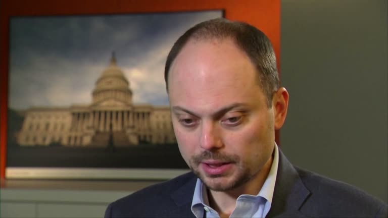 ولادیمیر کارا مورزا، منتقد سرشناس ولادیمیر پوتین به ۲۵ سال زندان محکوم شد