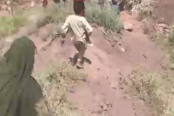 د ننګرهار په حصارک کې د ځمکې جنجال؛ یوه اوسېدونکي ځايي طالبان پر غصب تورن کړل