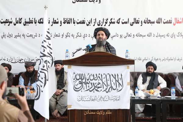 ملا برادر په سمنګان کې له زلزله ځپلو سره د هغوی د کورونو جوړولو ژمنه کړې