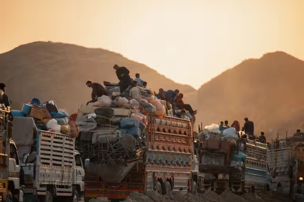 أكثر من 100 ألف أفغاني عادوا من إيران وباكستان خلال أسبوعين
