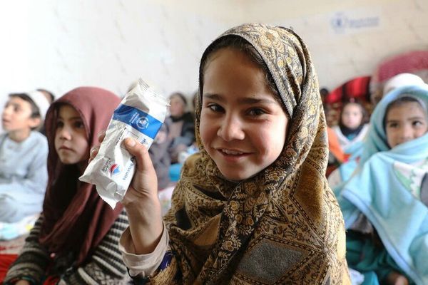 د خوړو نړۍوال پروګرام او سټاربکس د ښوونځیو د خوړو برابرولو لپاره ګډ کمپاین پیل کړی