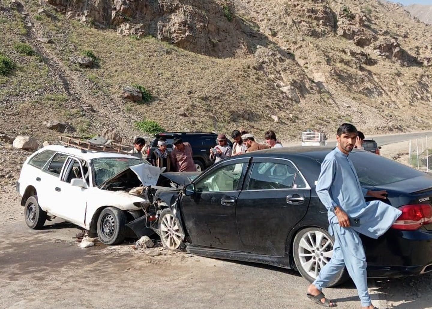 په بدخشان کې د یوې ټرافیکي پېښې له امله ۲ کسان مړه او ۴ نور ټپیان شوي دي
